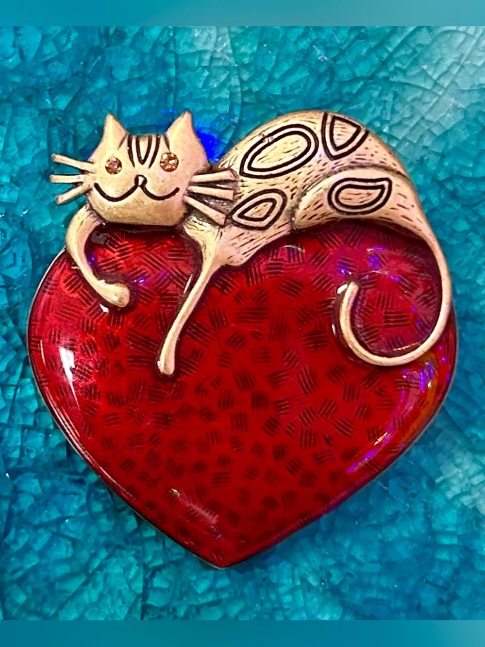 Adorable Cat Enamel Heart Vintage Brooch Pin